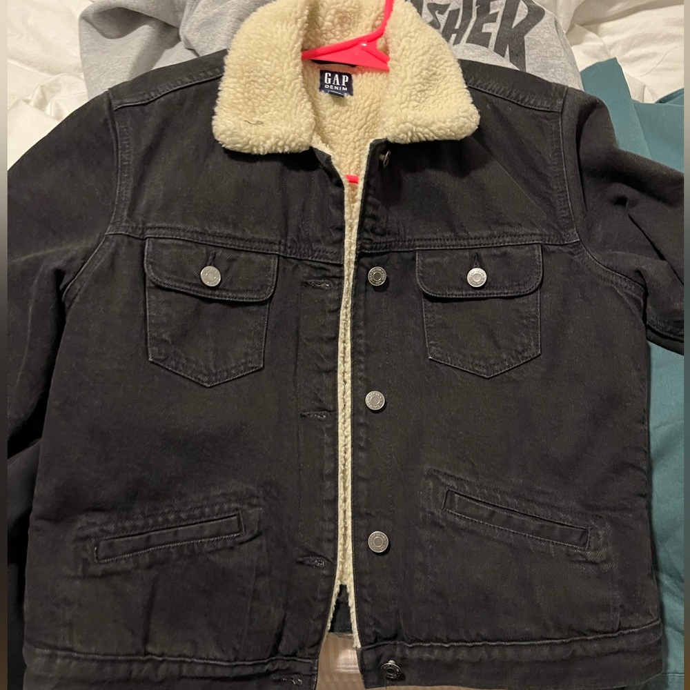 GAP faded black jean jacket with sherpa inside